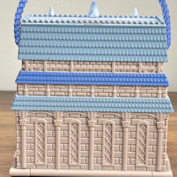 DISNEY Store Animators' Collection Littles Frozen ARENDELLE CASTLE Playset Beds - Picture 5 of 9